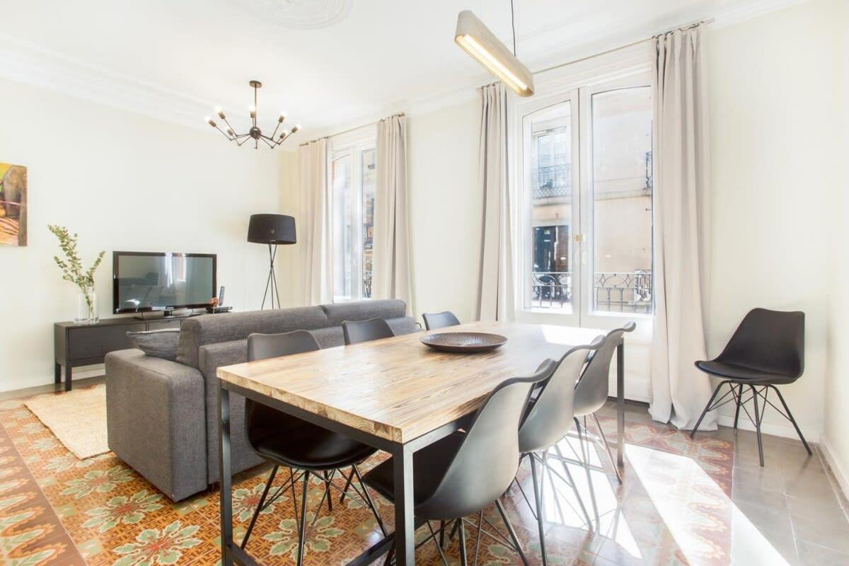 Apartment 4 Bedroom With A Balcony In Ramblas 2 2